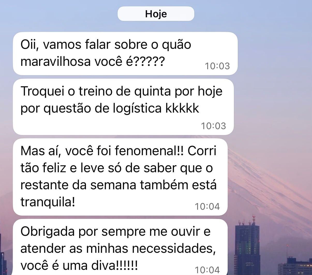 Mensagens de aluna: “Troquei o treino de quinta por hoje por questão de logística. Mas aí, você foi fenomenal! Corri tão feliz e leve só de saber que o restante da semana também está tranquila! Obrigada por sempre me ouvir e atender as minhas necessidades, você é uma diva!”.